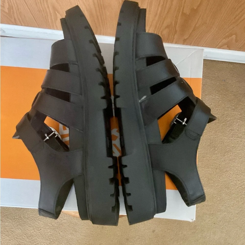 Women Timberland Black Leather Buckle Sandals - Picture 6 of 6